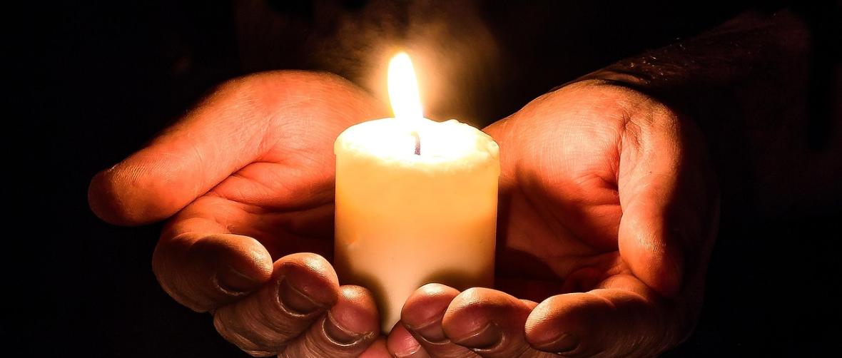 Gebet mit Kerze